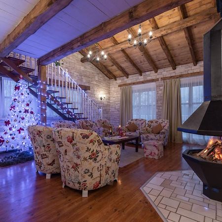 Family Villa Lipica With Private Pool And Jacuzzi 파진 외부 사진