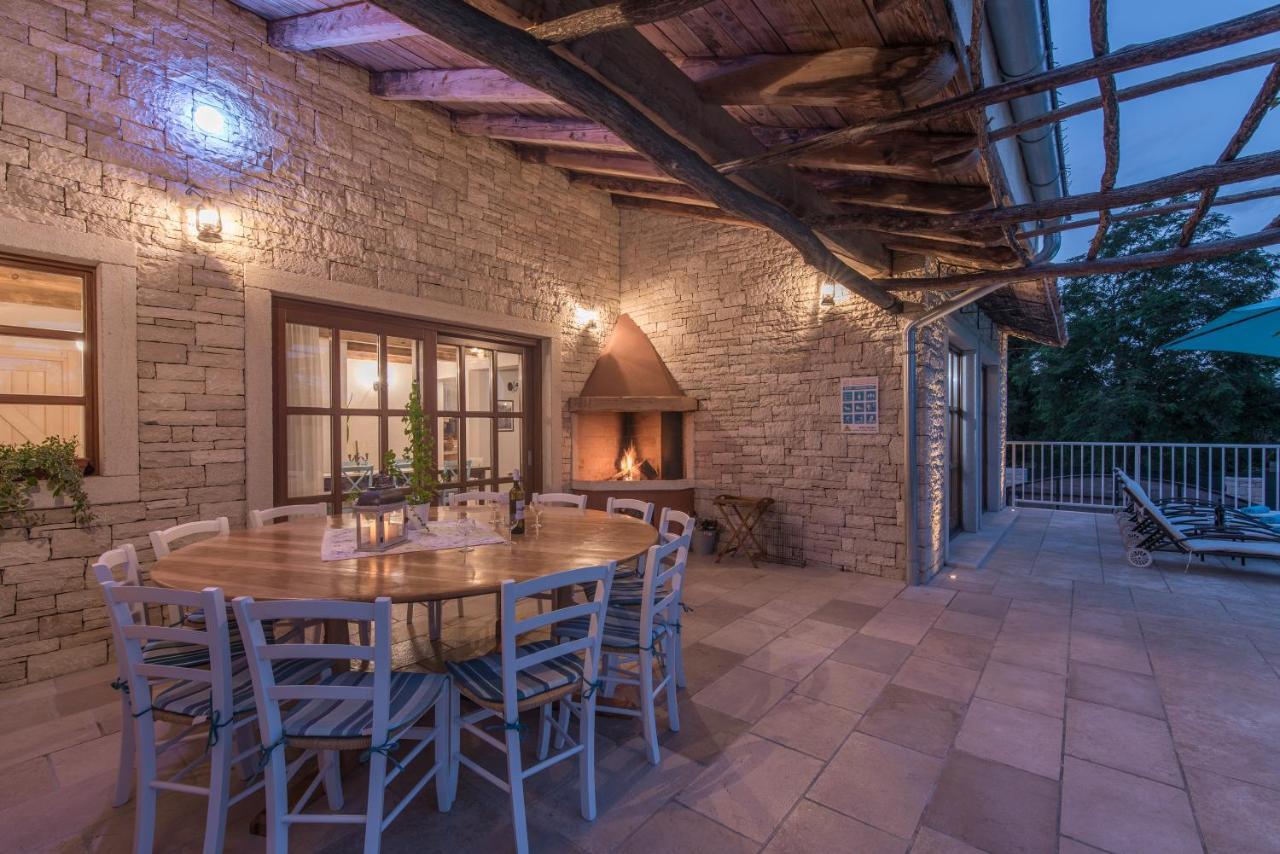 Family Villa Lipica With Private Pool And Jacuzzi 파진 외부 사진