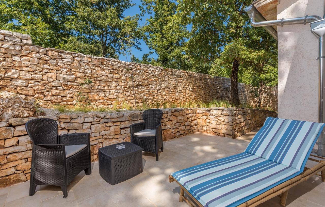 Family Villa Lipica With Private Pool And Jacuzzi 파진 외부 사진