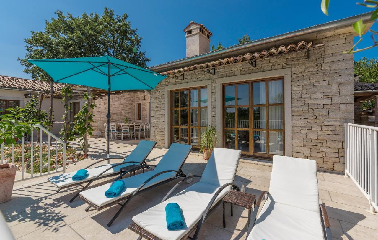 Family Villa Lipica With Private Pool And Jacuzzi 파진 외부 사진