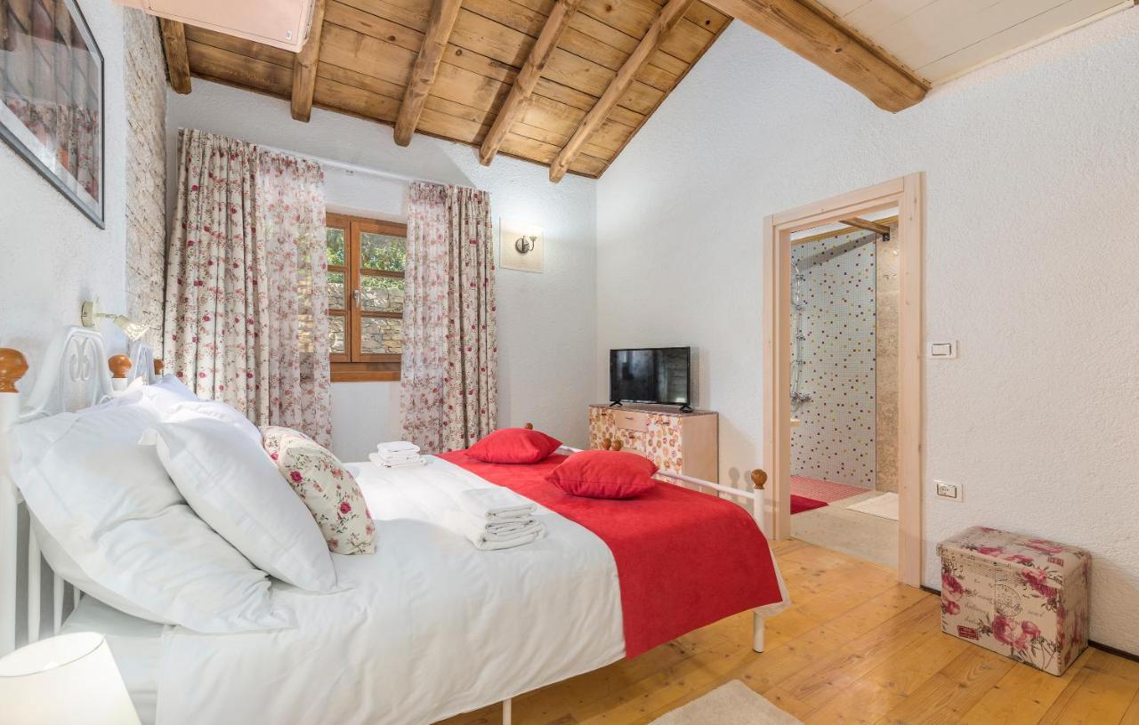 Family Villa Lipica With Private Pool And Jacuzzi 파진 외부 사진