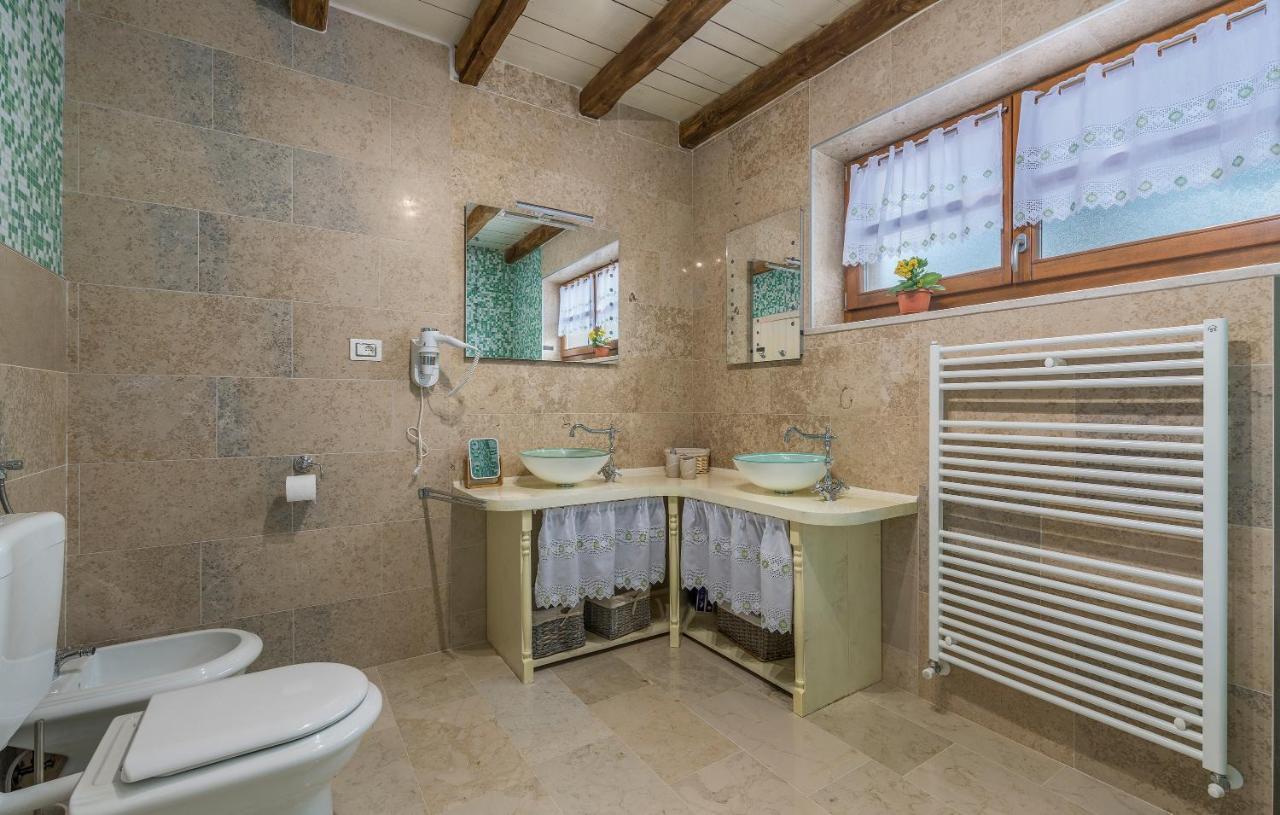 Family Villa Lipica With Private Pool And Jacuzzi 파진 외부 사진