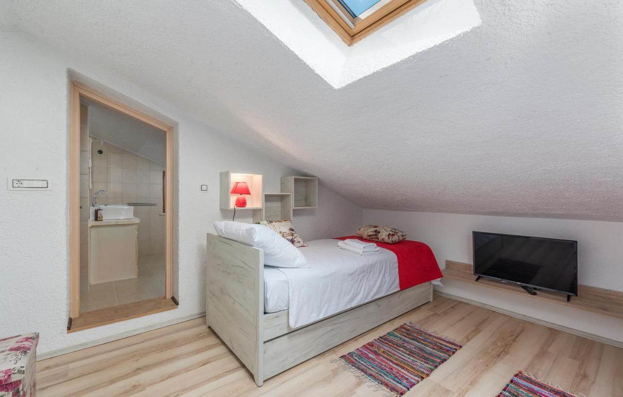 Family Villa Lipica With Private Pool And Jacuzzi 파진 외부 사진