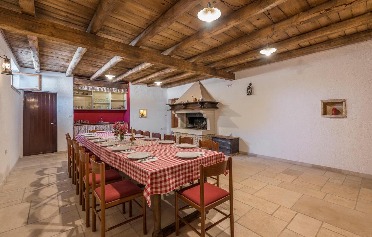 Family Villa Lipica With Private Pool And Jacuzzi 파진 외부 사진