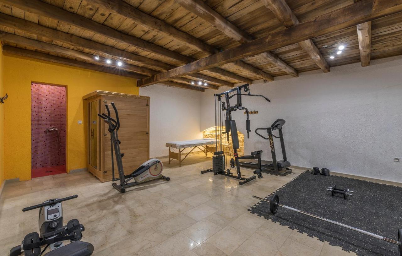 Family Villa Lipica With Private Pool And Jacuzzi 파진 외부 사진